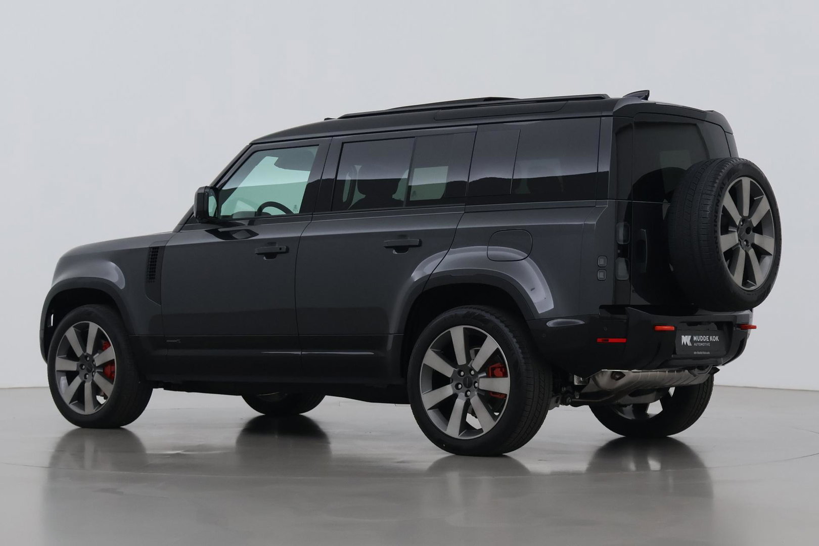 Land Rover Defender 2.0 P300e 110 X | FACELIFT | ClearSight | Meridian Surround | Trekhaak | Luchtvering | Koelbox | Panoramadak | 22 Inch