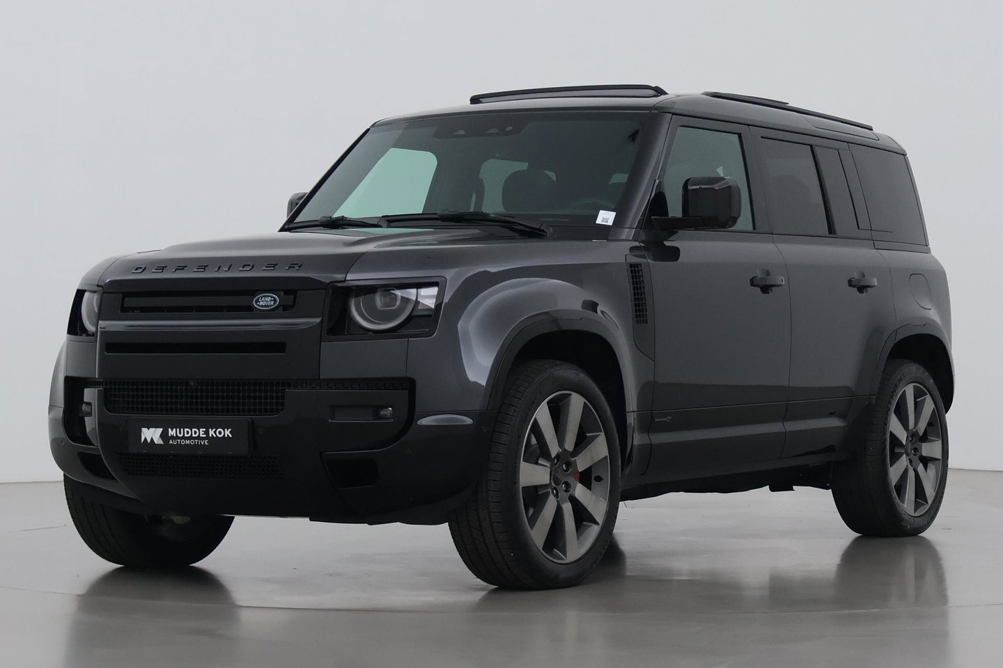 Land Rover Defender 2.0 P300e 110 X | FACELIFT | ClearSight | Meridian Surround | Trekhaak | Luchtvering | Koelbox | Panoramadak | 22 Inch