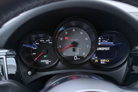 Porsche Macan 3.0 S | Panoramadak | 21 Inch | BOSE Audio | Camera | Vol-Leder | Trekhaak