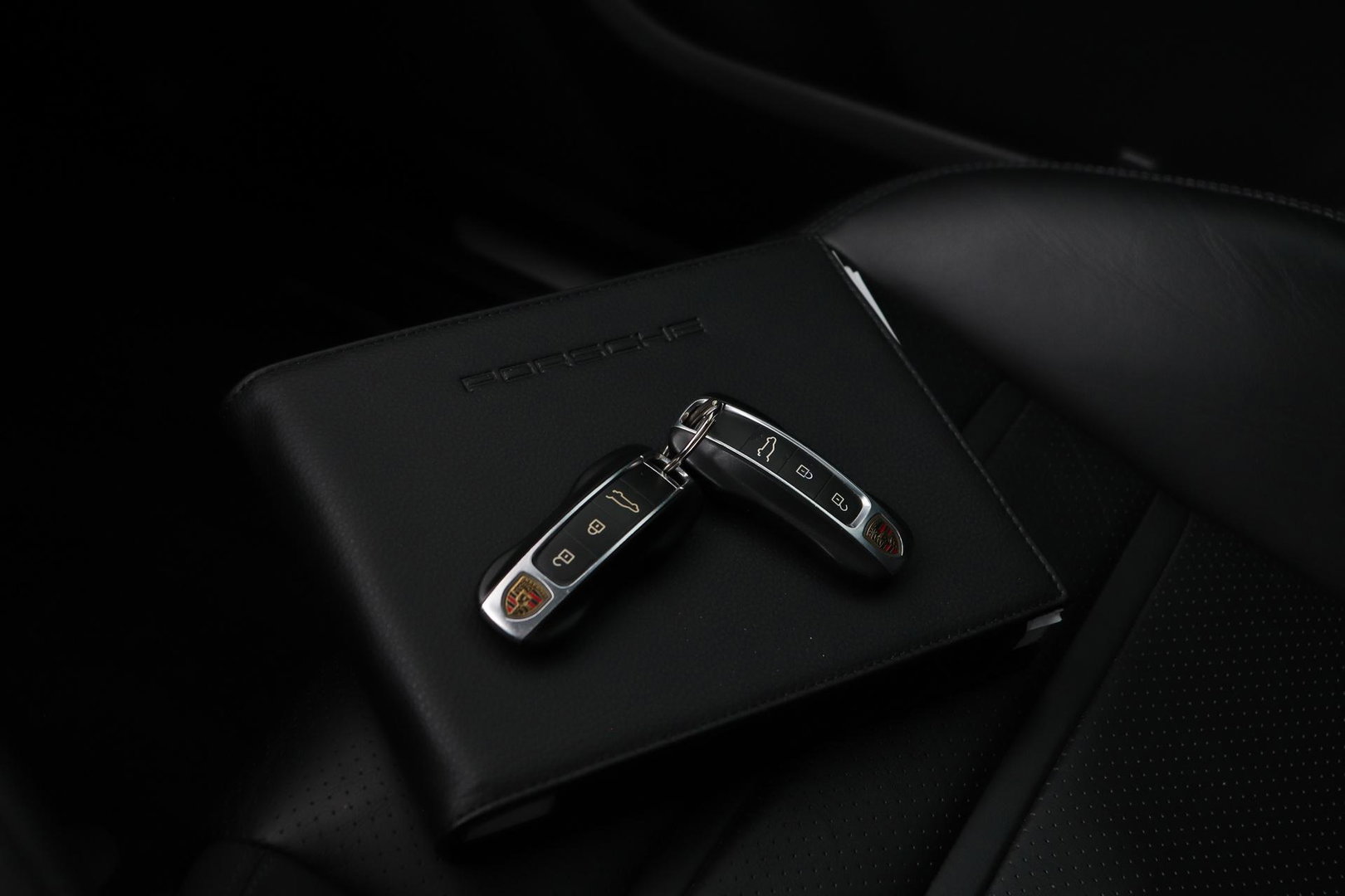 Porsche Cayenne Coupé 3.0 E-Hybrid | Panoramadak | 360° Camera | 21 Inch | Vol-Leder