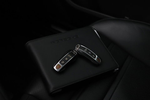 Porsche Cayenne Coupé 3.0 E-Hybrid | Panoramadak | 360° Camera | 21 Inch | Vol-Leder