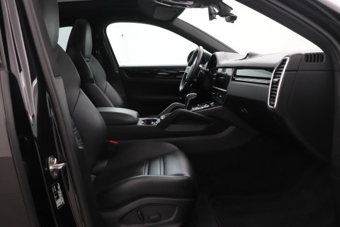 Porsche Cayenne Coupé 3.0 E-Hybrid | Panoramadak | 360° Camera | 21 Inch | Vol-Leder