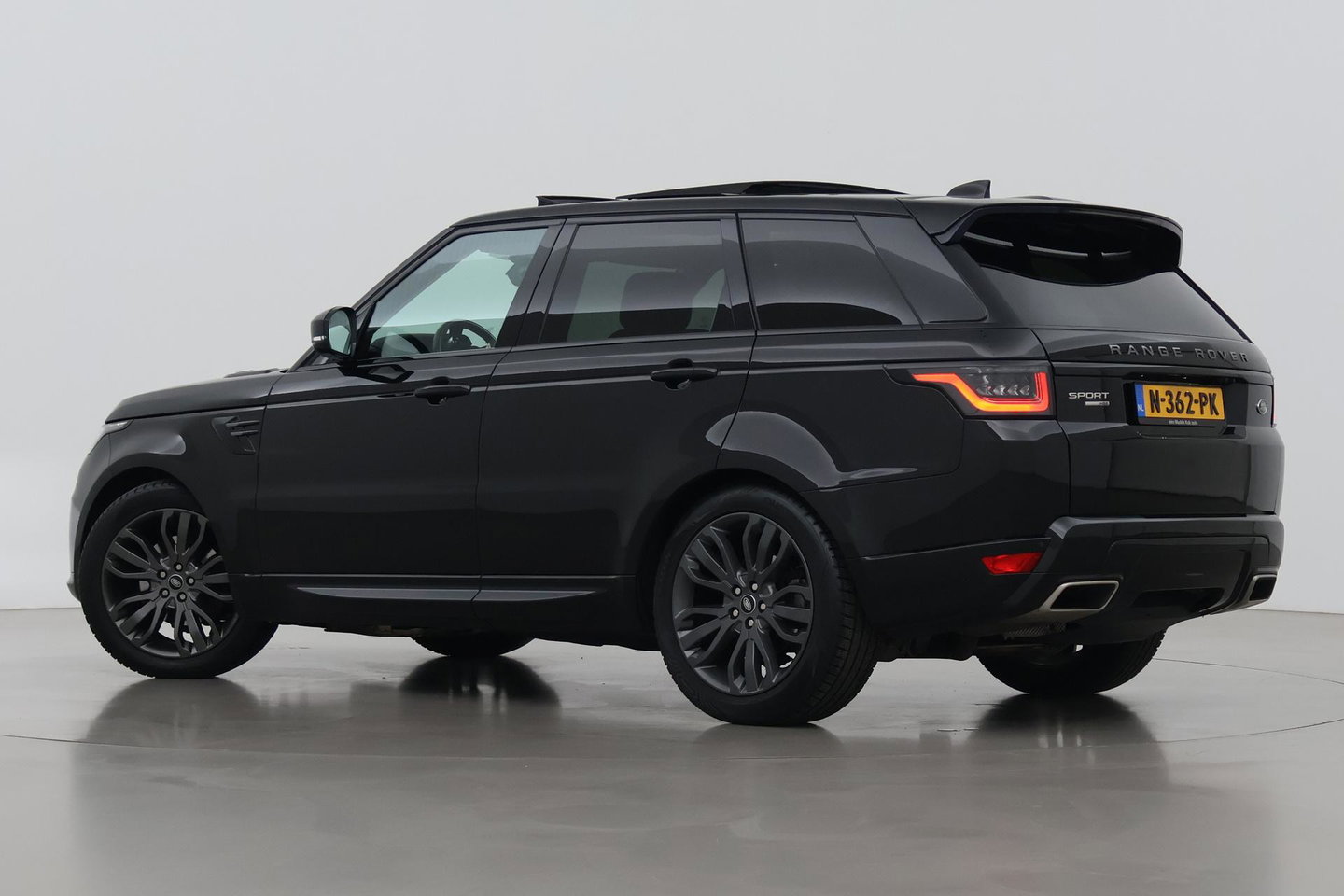 Land Rover Range Rover Sport 3.0 SDV6 HSE Dynamic | Black Pack | Luchtvering | Trekhaak | Meridian | Panoramadak | Koelbox | Memory