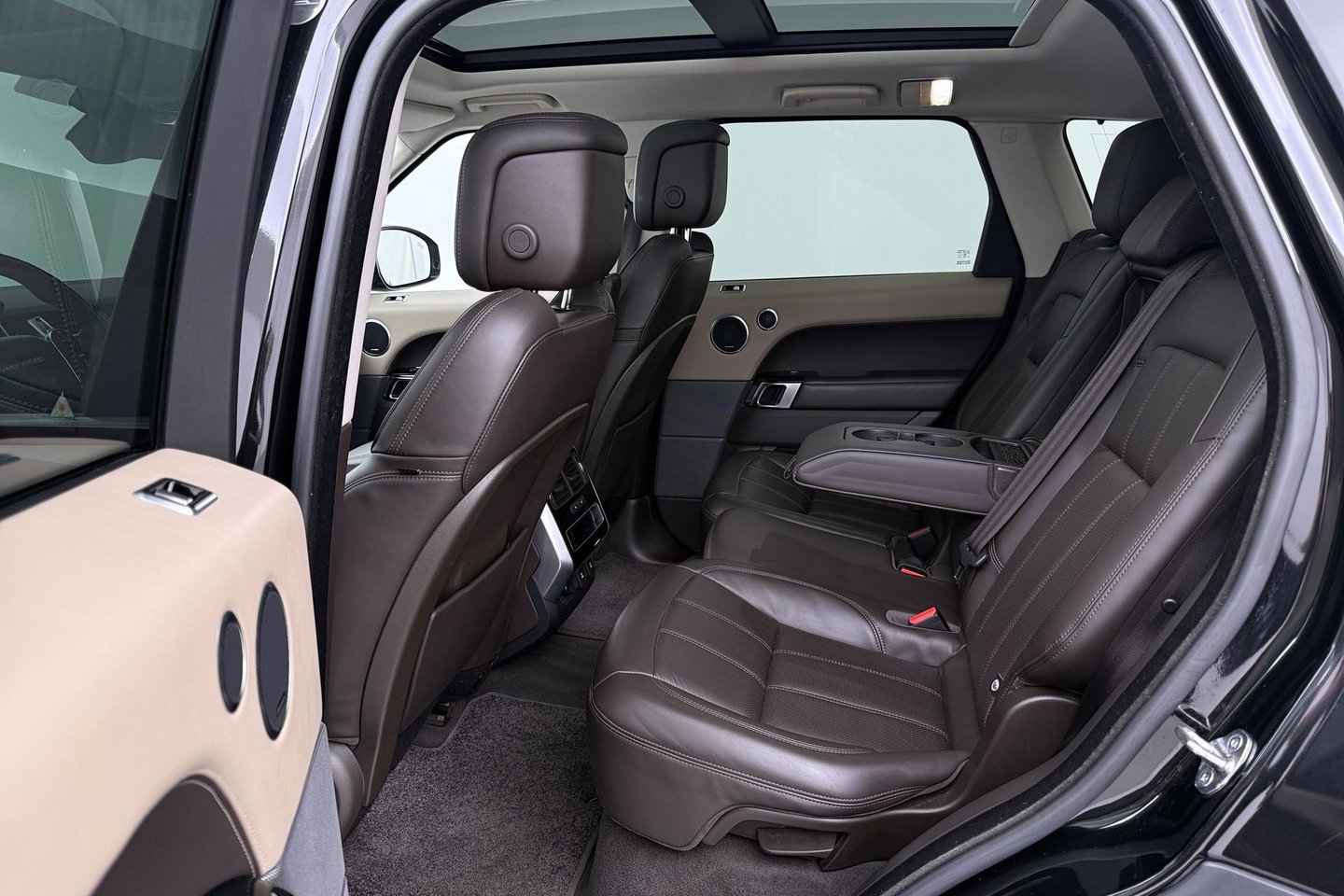 Land Rover Range Rover Sport 3.0 SDV6 HSE Dynamic | Black Pack | Luchtvering | Trekhaak | Meridian | Panoramadak | Koelbox | Memory