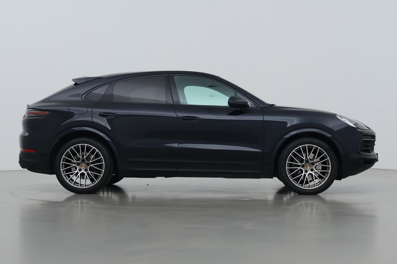 Porsche Cayenne Coupé 3.0 E-Hybrid Platinum Edition | Luchtvering | Panoramadak | Sport Chrono | Soft-Close | 360° Camera | 21 Inch