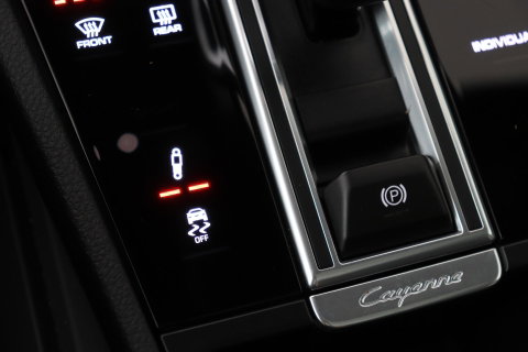 Porsche Cayenne Coupé 3.0 E-Hybrid Platinum Edition | Luchtvering | Panoramadak | Sport Chrono | Soft-Close | 360° Camera | 21 Inch