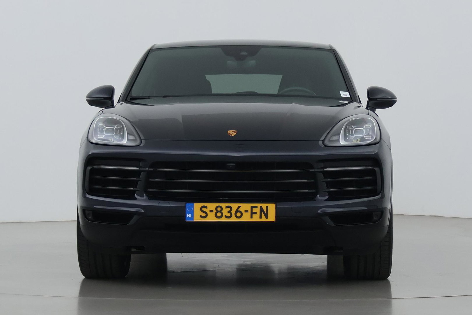 Porsche Cayenne Coupé 3.0 E-Hybrid Platinum Edition | Luchtvering | Panoramadak | Sport Chrono | Soft-Close | 360° Camera | 21 Inch