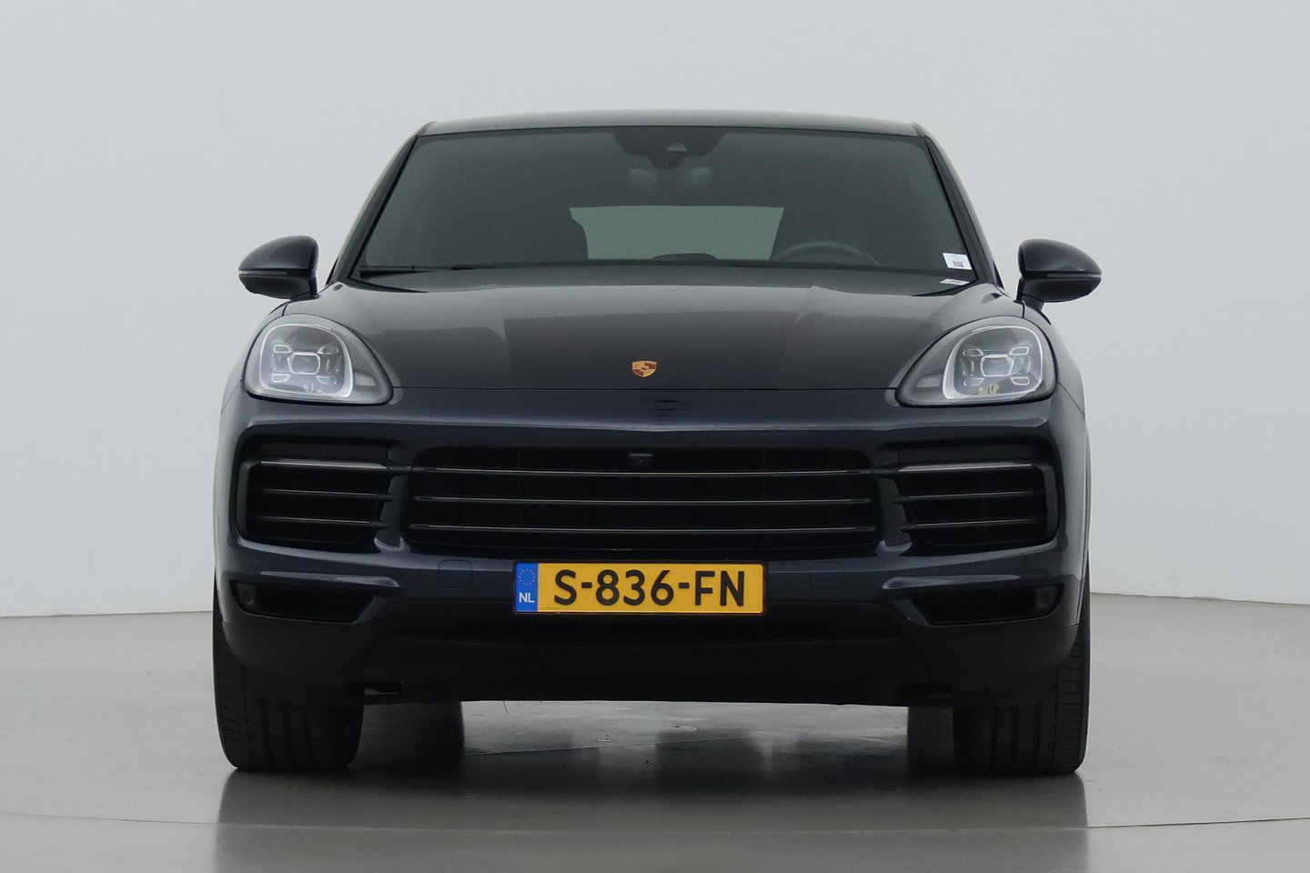 Porsche Cayenne Coupé 3.0 E-Hybrid Platinum Edition | Luchtvering | Panoramadak | Sport Chrono | Soft-Close | 360° Camera | 21 Inch