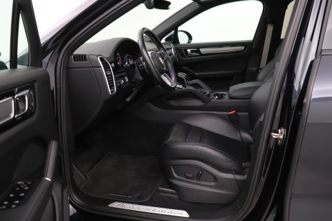 Porsche Cayenne Coupé 3.0 E-Hybrid Platinum Edition | Luchtvering | Panoramadak | Sport Chrono | Soft-Close | 360° Camera | 21 Inch