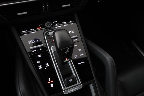 Porsche Cayenne Coupé 3.0 E-Hybrid Platinum Edition | Luchtvering | Panoramadak | Sport Chrono | Soft-Close | 360° Camera | 21 Inch