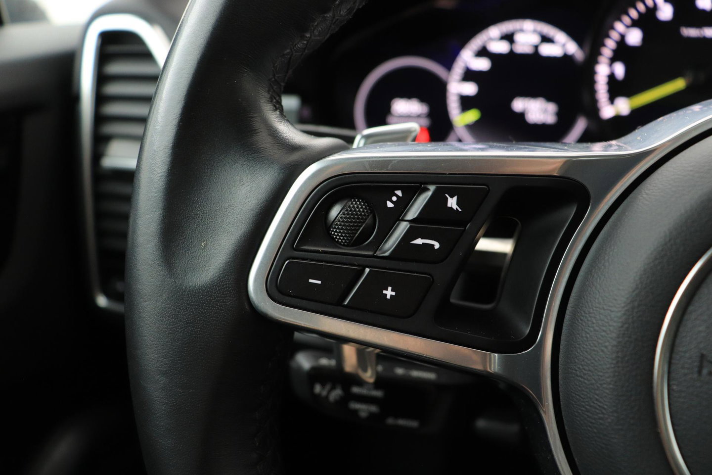 Porsche Cayenne Coupé 3.0 E-Hybrid Platinum Edition | Luchtvering | Panoramadak | Sport Chrono | Soft-Close | 360° Camera | 21 Inch