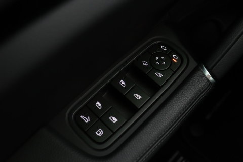 Porsche Cayenne Coupé 3.0 E-Hybrid Platinum Edition | Luchtvering | Panoramadak | Sport Chrono | Soft-Close | 360° Camera | 21 Inch