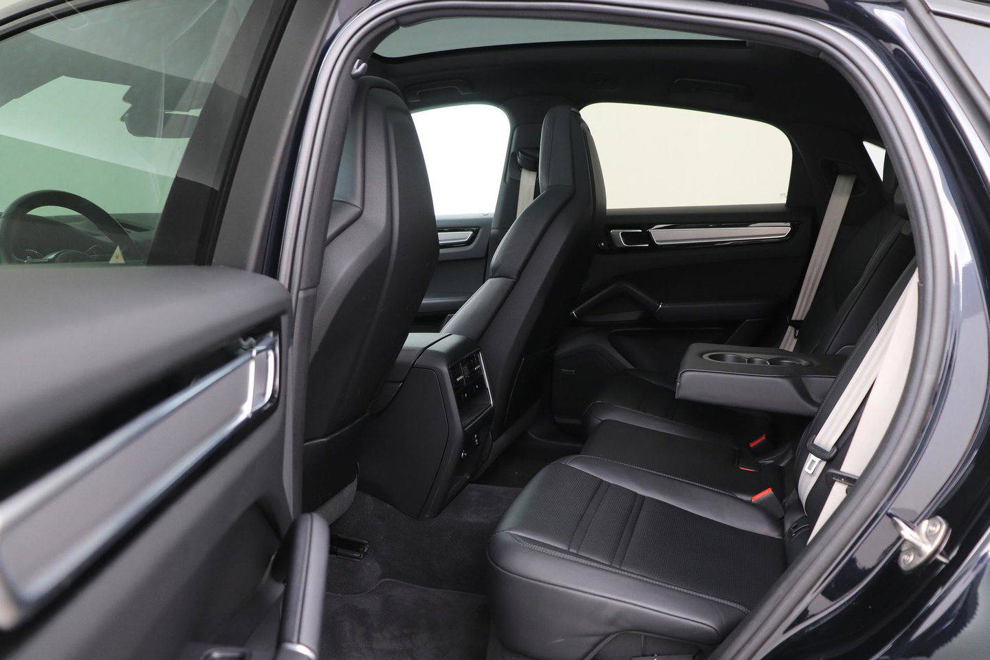 Porsche Cayenne Coupé 3.0 E-Hybrid Platinum Edition | Luchtvering | Panoramadak | Sport Chrono | Soft-Close | 360° Camera | 21 Inch