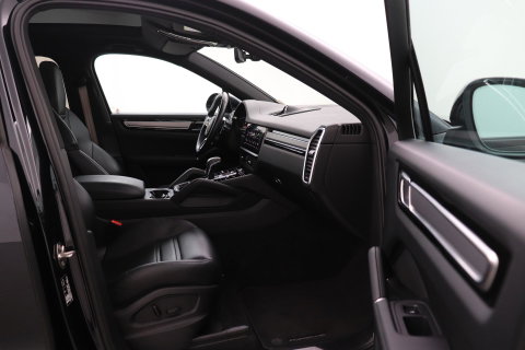 Porsche Cayenne Coupé 3.0 E-Hybrid Platinum Edition | Luchtvering | Panoramadak | Sport Chrono | Soft-Close | 360° Camera | 21 Inch