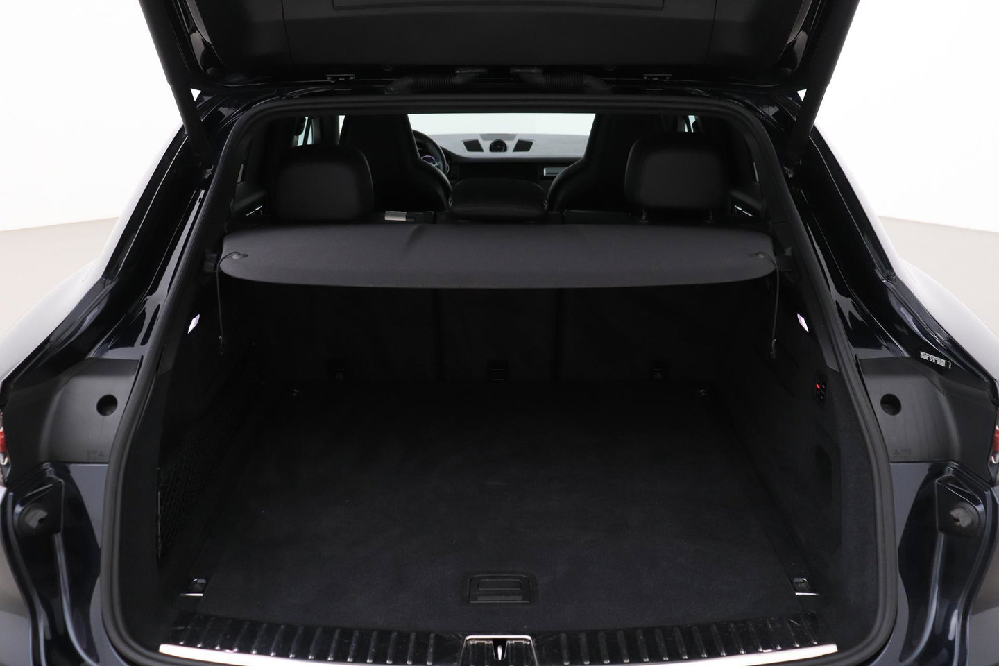 Porsche Cayenne Coupé 3.0 E-Hybrid Platinum Edition | Luchtvering | Panoramadak | Sport Chrono | Soft-Close | 360° Camera | 21 Inch