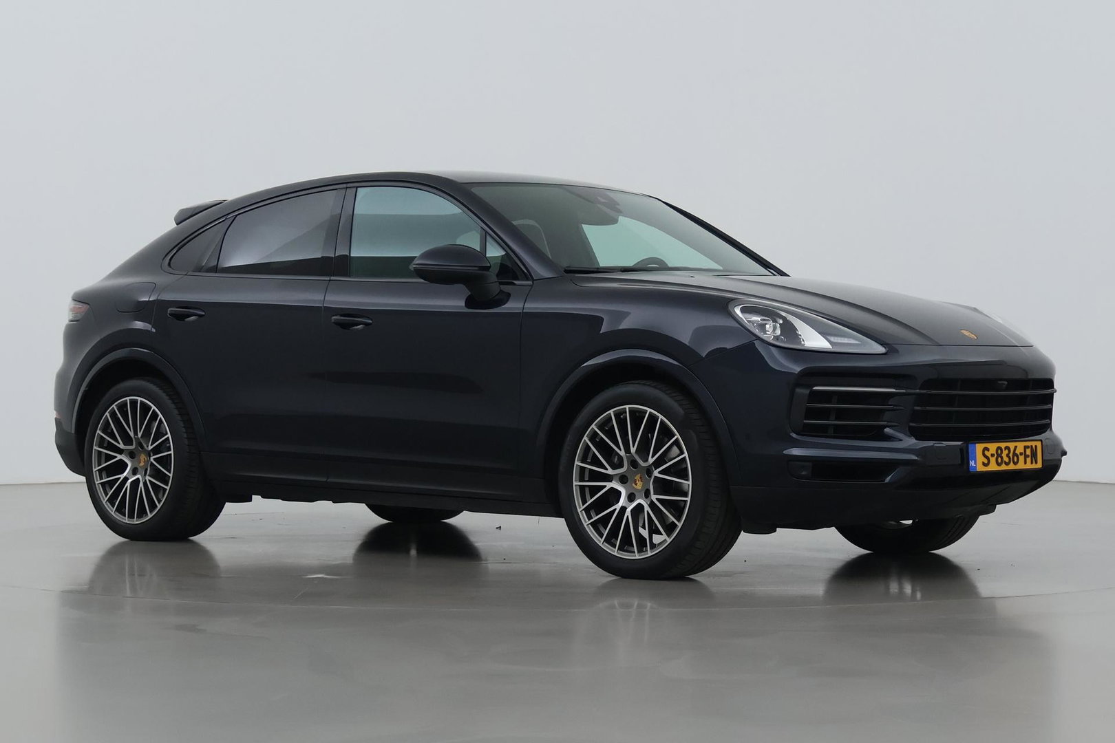 Porsche Cayenne Coupé 3.0 E-Hybrid Platinum Edition | Luchtvering | Panoramadak | Sport Chrono | Soft-Close | 360° Camera | 21 Inch