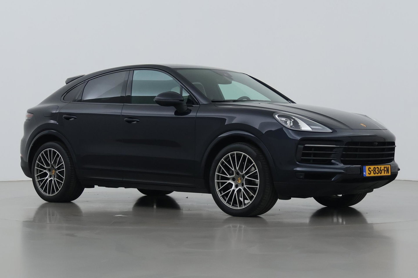 Porsche Cayenne Coupé 3.0 E-Hybrid Platinum Edition | Luchtvering | Panoramadak | Sport Chrono | Soft-Close | 360° Camera | 21 Inch