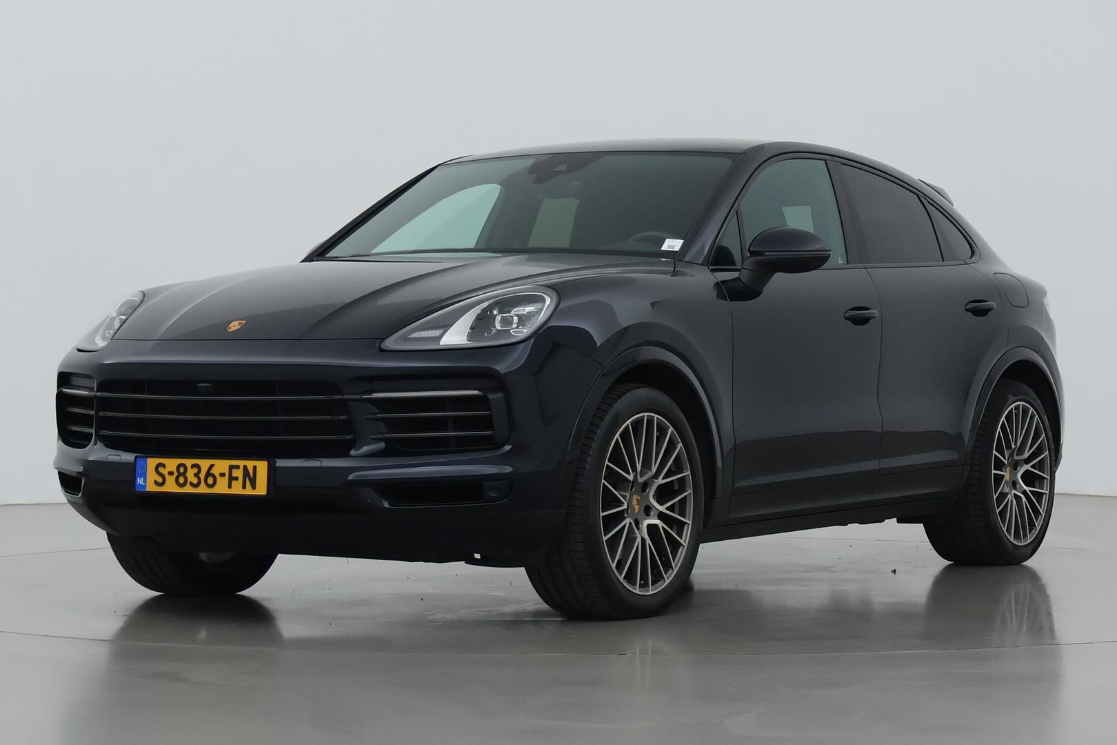 Porsche Cayenne Coupé 3.0 E-Hybrid Platinum Edition | Luchtvering | Panoramadak | Sport Chrono | Soft-Close | 360° Camera | 21 Inch