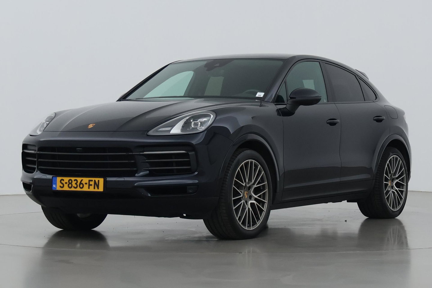 Porsche Cayenne Coupé 3.0 E-Hybrid Platinum Edition | Luchtvering | Panoramadak | Sport Chrono | Soft-Close | 360° Camera | 21 Inch