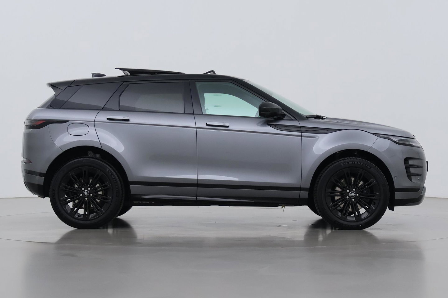 Land Rover Range Rover Evoque P270e PHEV Dynamic SE | Black Pack | Schuif/kanteldak | ACC | 20 Inch | Stuur+Voorruitverwarming