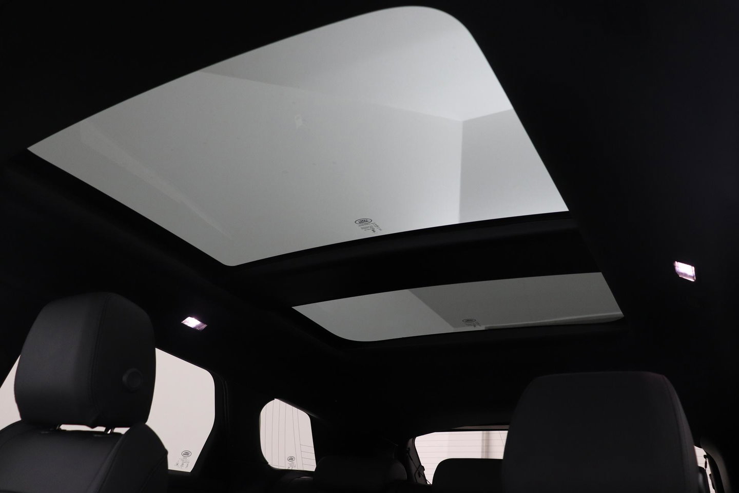 Land Rover Range Rover Evoque P270e PHEV Dynamic SE | Black Pack | Schuif/kanteldak | ACC | 20 Inch | Stuur+Voorruitverwarming