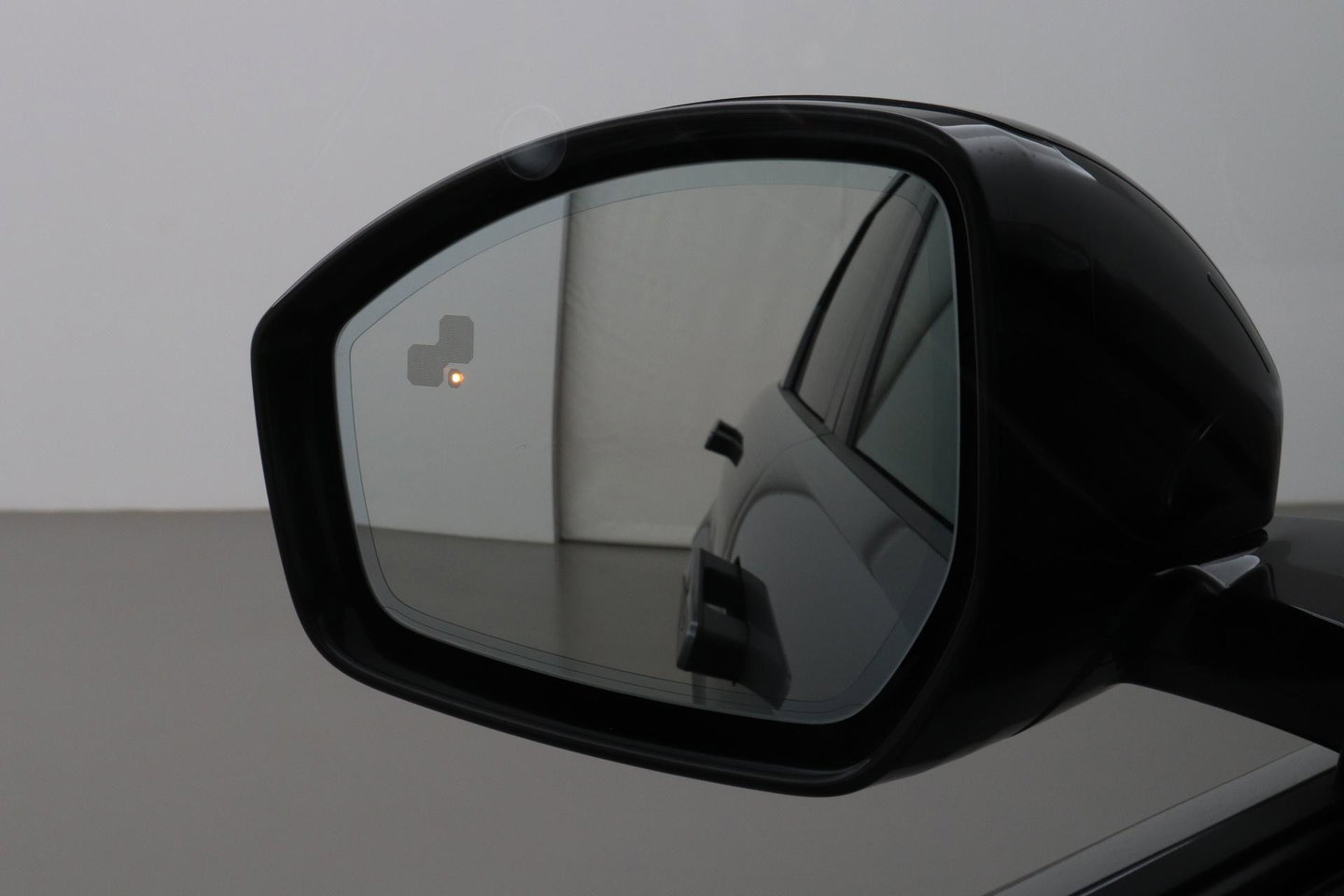 Land Rover Range Rover Evoque P270e PHEV Dynamic SE | Black Pack | Schuif/kanteldak | ACC | 20 Inch | Stuur+Voorruitverwarming