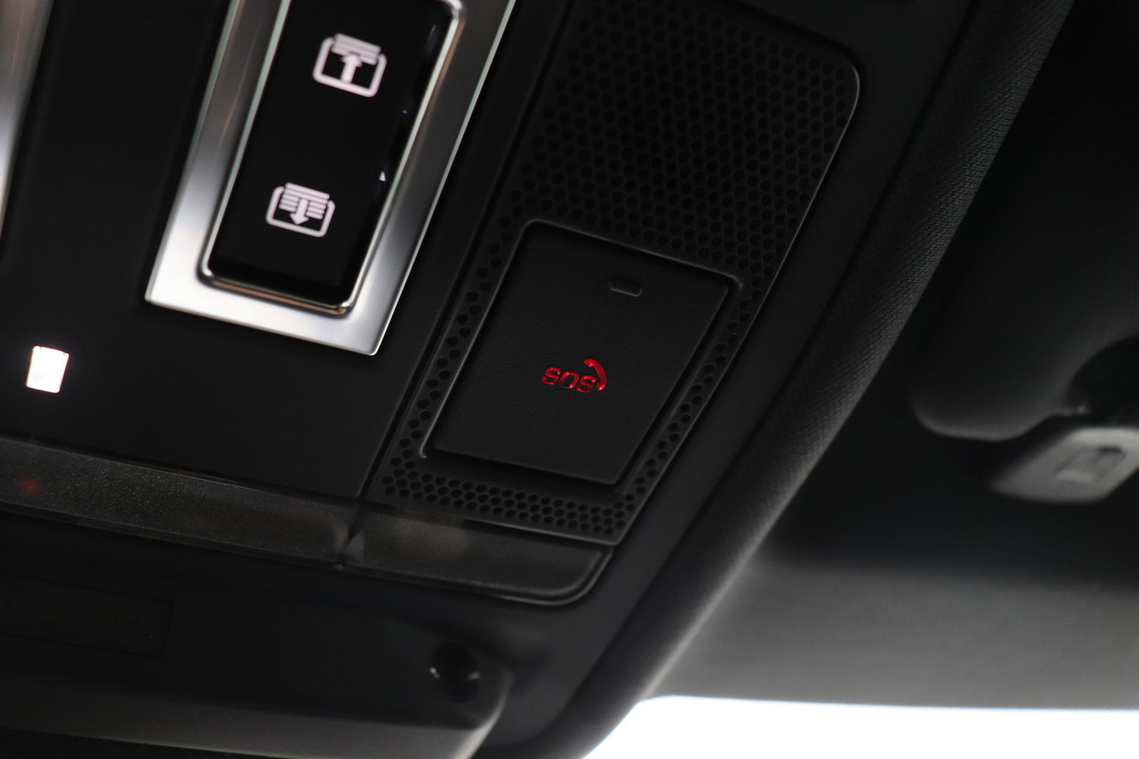 Land Rover Range Rover Evoque P270e PHEV Dynamic SE | Black Pack | Schuif/kanteldak | ACC | 20 Inch | Stuur+Voorruitverwarming