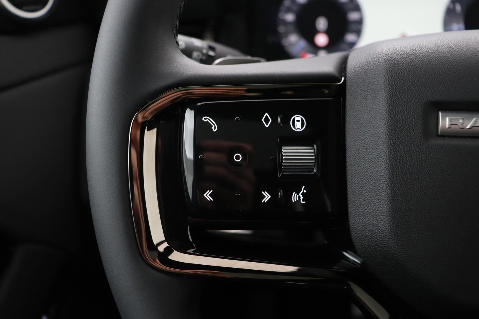Land Rover Range Rover Evoque P270e PHEV Dynamic SE | Black Pack | Schuif/kanteldak | ACC | 20 Inch | Stuur+Voorruitverwarming