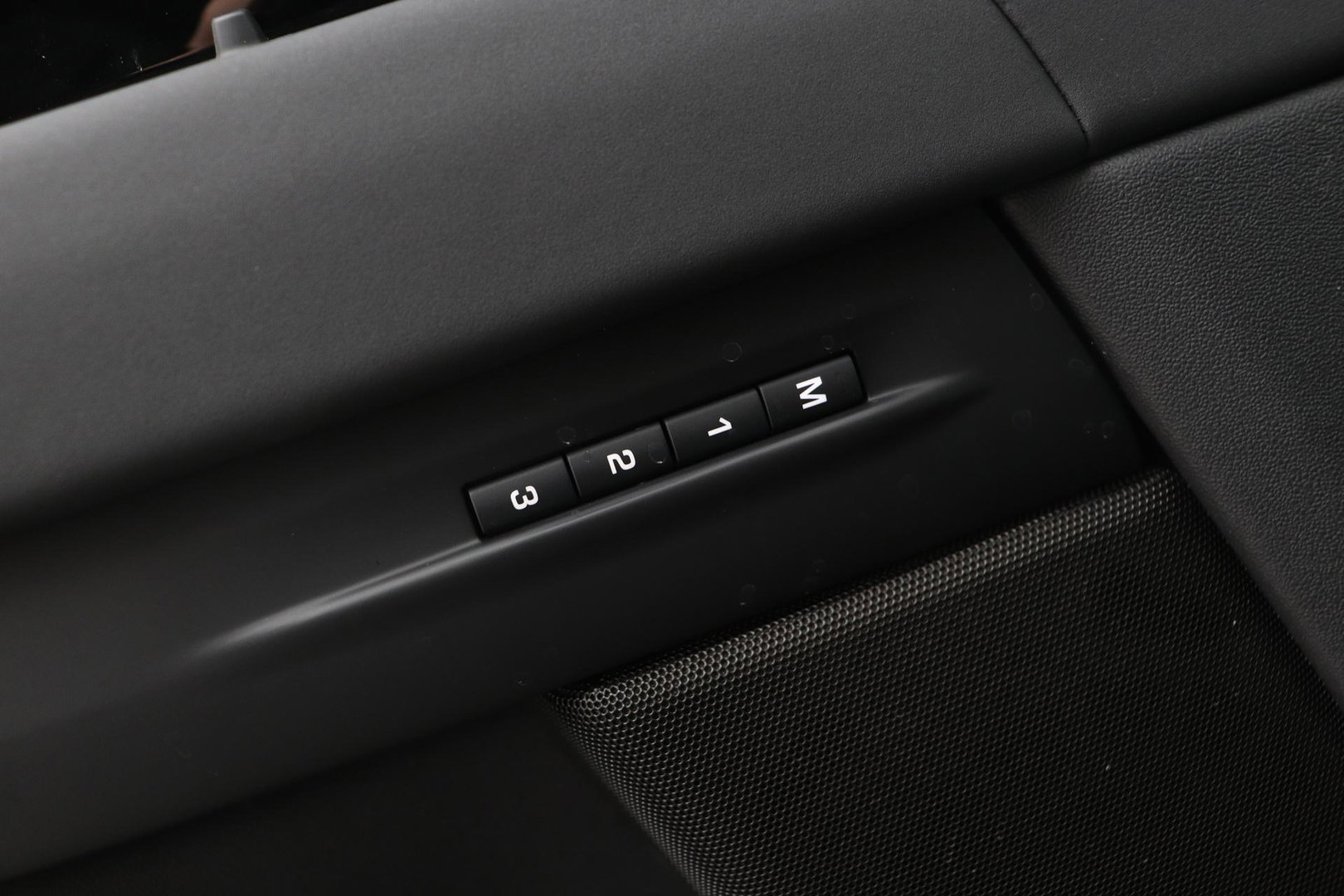 Land Rover Range Rover Evoque P270e PHEV Dynamic SE | Black Pack | Schuif/kanteldak | ACC | 20 Inch | Stuur+Voorruitverwarming
