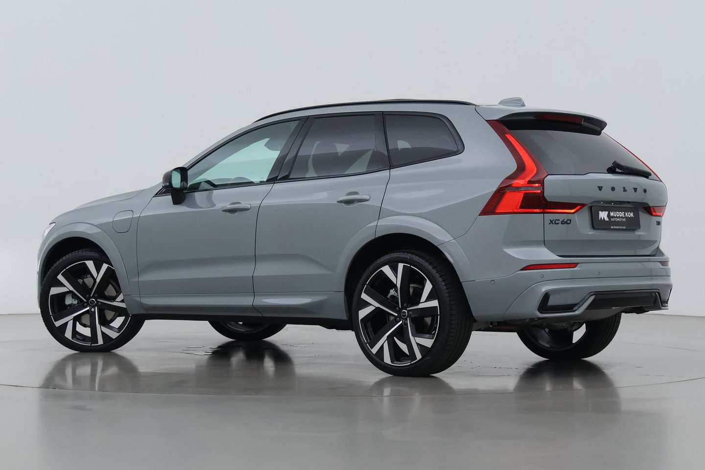 Volvo XC60 T8 Plug-in hybrid Ultra Black Edition | ACC | Panoramadak | 360° Camera | Head-Up | Harman/Kardon | 22 Inch