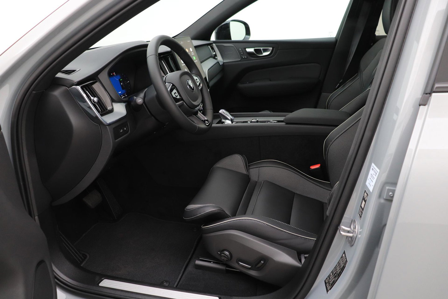 Volvo XC60 T8 Plug-in hybrid Ultra Black Edition | ACC | Panoramadak | 360° Camera | Head-Up | Harman/Kardon | 22 Inch