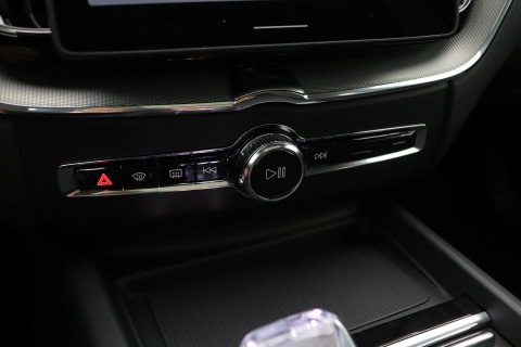 Volvo XC60 T8 Plug-in hybrid Ultra Black Edition | ACC | Panoramadak | 360° Camera | Head-Up | Harman/Kardon | 22 Inch