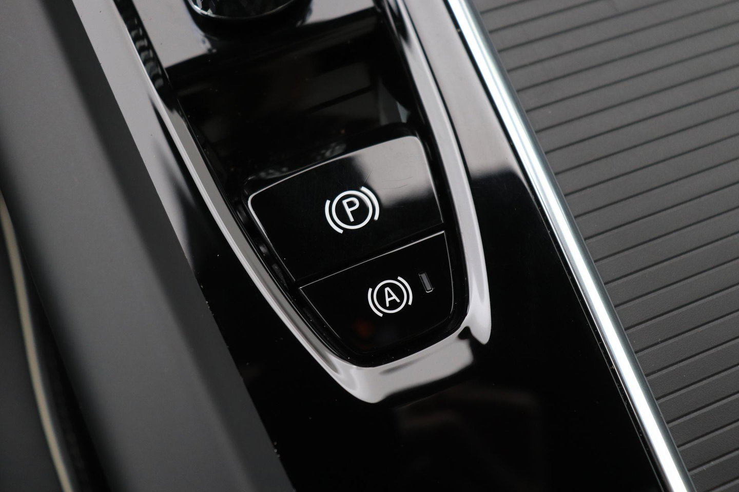 Volvo XC60 T8 Plug-in hybrid Ultra Black Edition | ACC | Panoramadak | 360° Camera | Head-Up | Harman/Kardon | 22 Inch