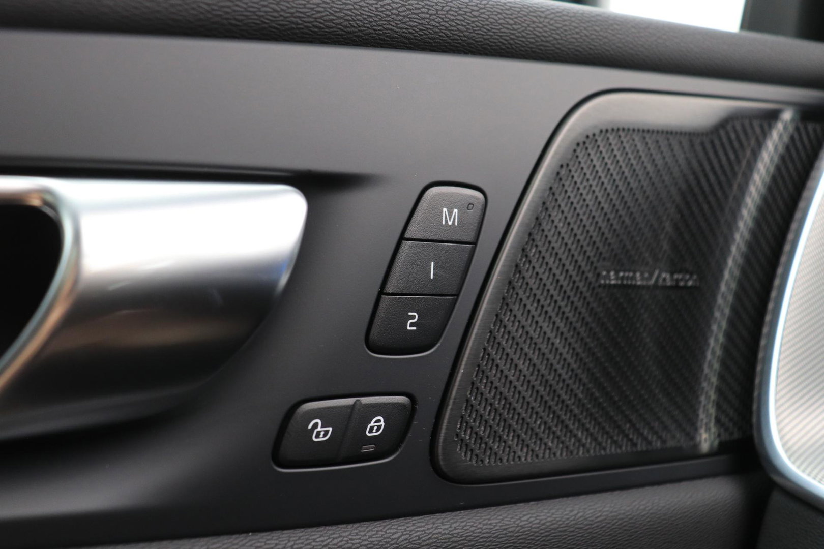 Volvo XC60 T8 Plug-in hybrid Ultra Black Edition | ACC | Panoramadak | 360° Camera | Head-Up | Harman/Kardon | 22 Inch