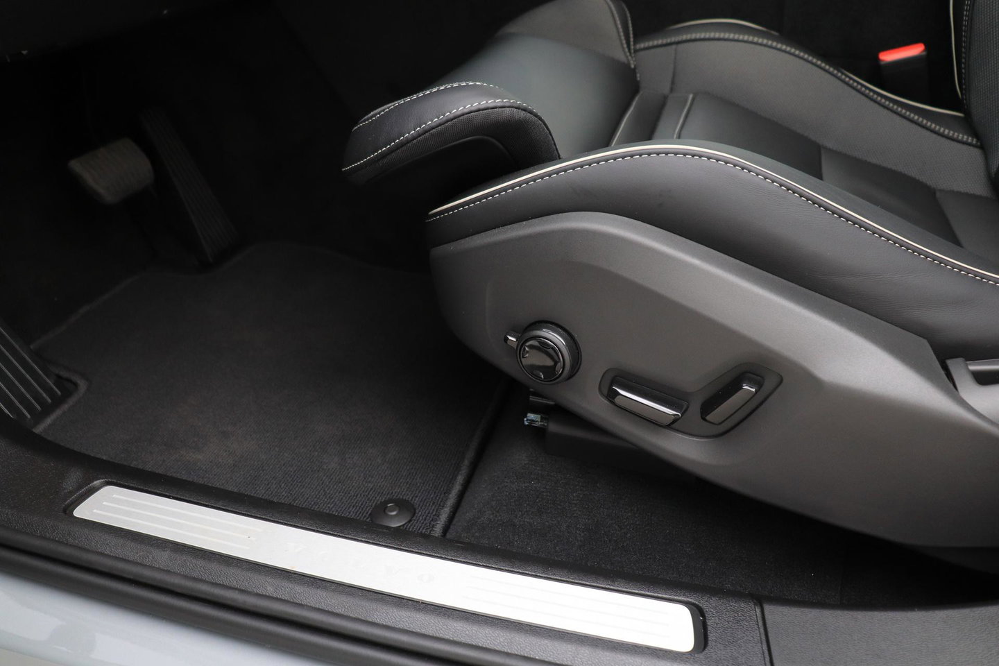 Volvo XC60 T8 Plug-in hybrid Ultra Black Edition | ACC | Panoramadak | 360° Camera | Head-Up | Harman/Kardon | 22 Inch
