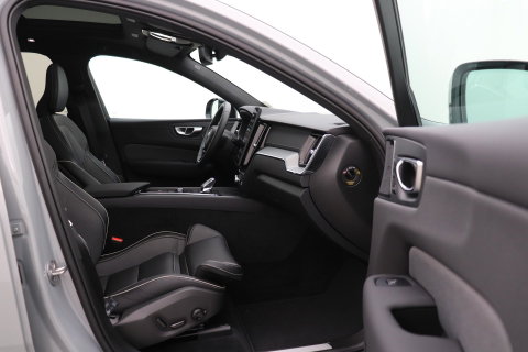 Volvo XC60 T8 Plug-in hybrid Ultra Black Edition | ACC | Panoramadak | 360° Camera | Head-Up | Harman/Kardon | 22 Inch