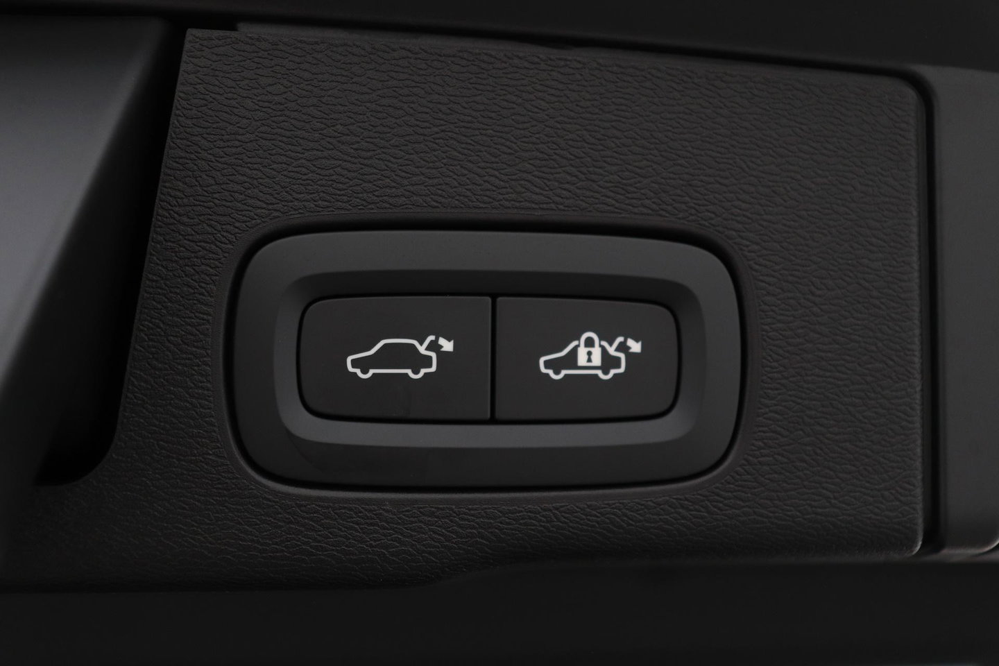 Volvo XC60 T8 Plug-in hybrid Ultra Black Edition | ACC | Panoramadak | 360° Camera | Head-Up | Harman/Kardon | 22 Inch