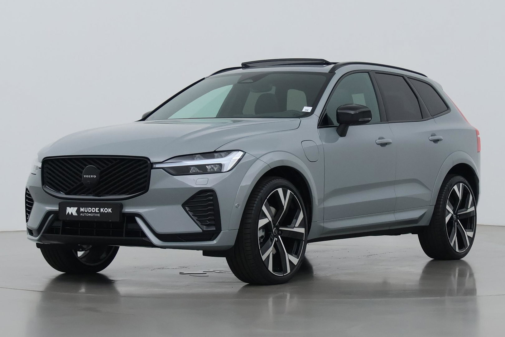 Volvo XC60 T8 Plug-in hybrid Ultra Black Edition | ACC | Panoramadak | 360° Camera | Head-Up | Harman/Kardon | 22 Inch