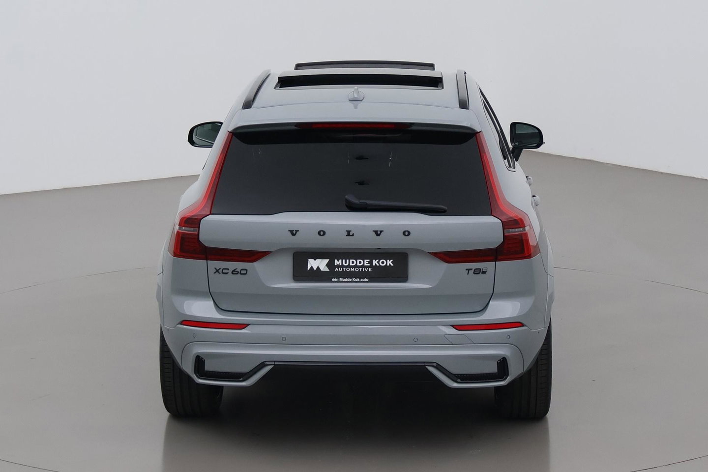 Volvo XC60 T8 Plug-in hybrid Ultra Black Edition | ACC | Panoramadak | 360° Camera | Head-Up | Harman/Kardon | 22 Inch