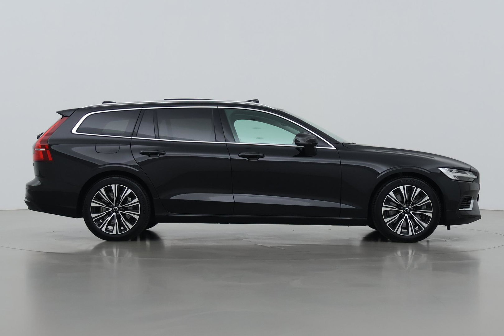 Volvo V60 T6 Plug-in hybrid Plus Bright | ACC | Panoramadak | 360° Camera | Head-Up | Harman/Kardon | Stoel+Stuurverwarming | Keyless | Getint Glas