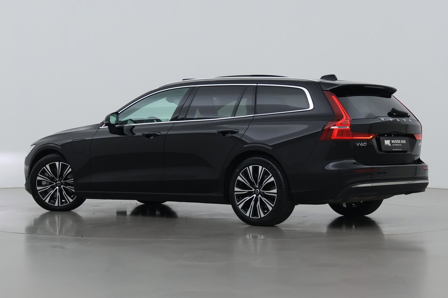 Volvo V60 T6 Plug-in hybrid Plus Bright | ACC | Panoramadak | 360° Camera | Head-Up | Harman/Kardon | Stoel+Stuurverwarming | Keyless | Getint Glas