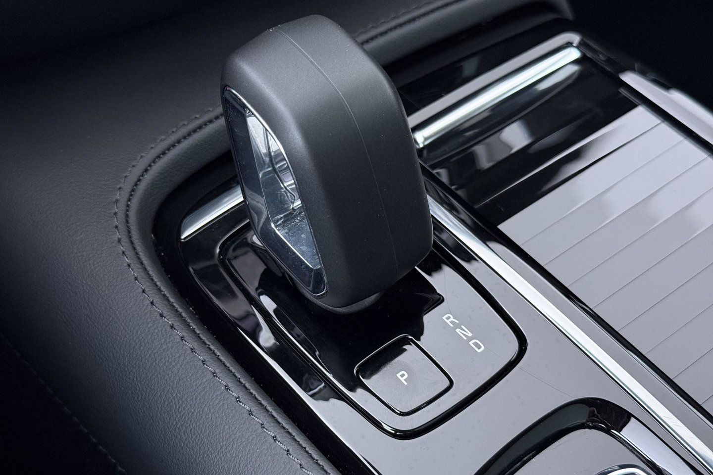 Volvo V60 T6 Plug-in hybrid Plus Bright | ACC | Panoramadak | 360° Camera | Head-Up | Harman/Kardon | Stoel+Stuurverwarming | Keyless | Getint Glas