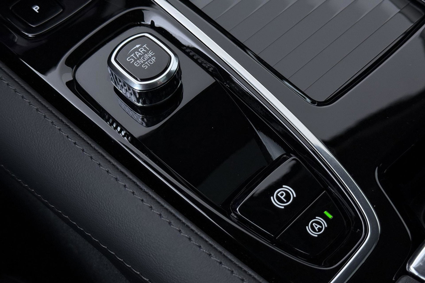 Volvo V60 T6 Plug-in hybrid Plus Bright | ACC | Panoramadak | 360° Camera | Head-Up | Harman/Kardon | Stoel+Stuurverwarming | Keyless | Getint Glas