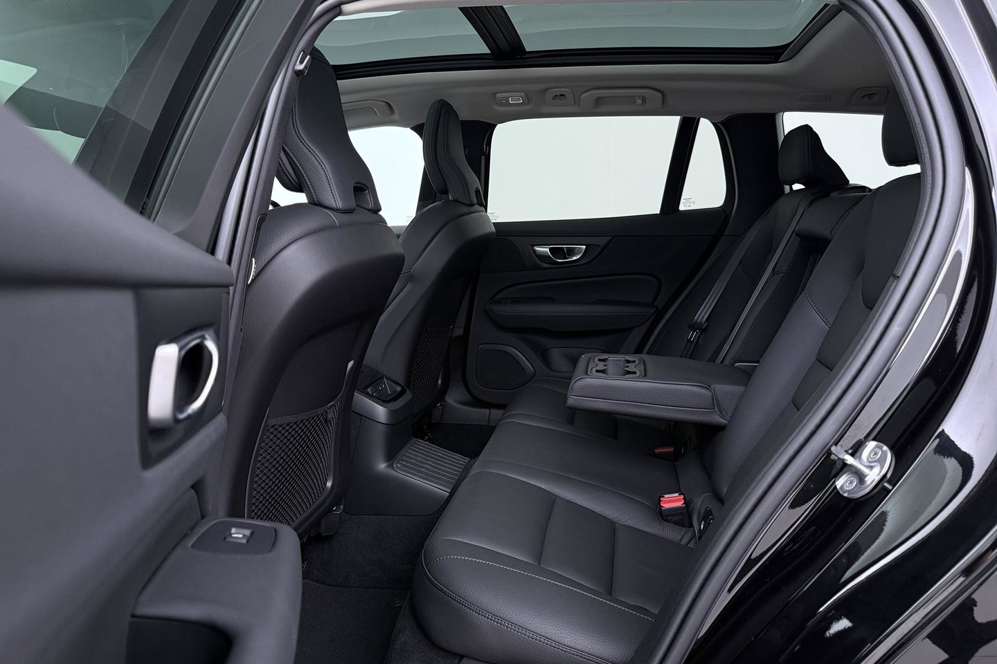 Volvo V60 T6 Plug-in hybrid Plus Bright | ACC | Panoramadak | 360° Camera | Head-Up | Harman/Kardon | Stoel+Stuurverwarming | Keyless | Getint Glas