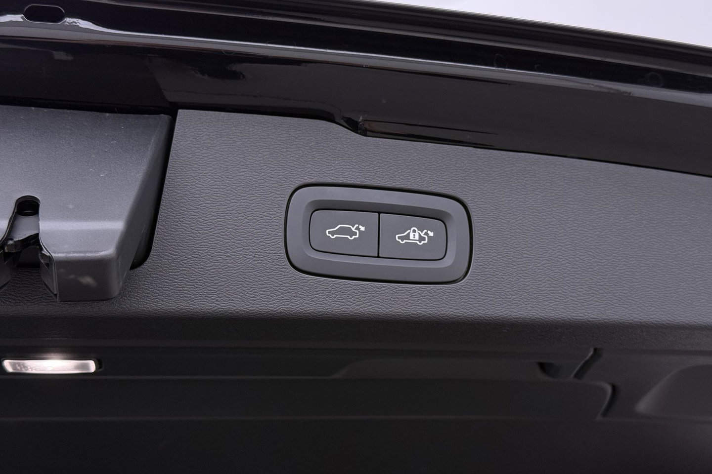 Volvo V60 T6 Plug-in hybrid Plus Bright | ACC | Panoramadak | 360° Camera | Head-Up | Harman/Kardon | Stoel+Stuurverwarming | Keyless | Getint Glas