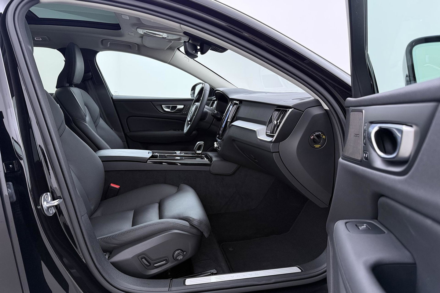 Volvo V60 T6 Plug-in hybrid Plus Bright | ACC | Panoramadak | 360° Camera | Head-Up | Harman/Kardon | Stoel+Stuurverwarming | Keyless | Getint Glas