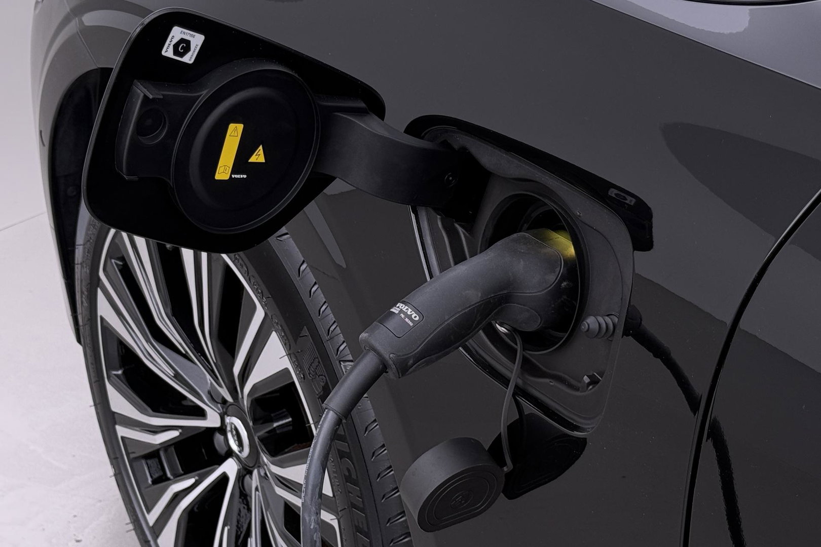 Volvo V60 T6 Plug-in hybrid Plus Bright | ACC | Panoramadak | 360° Camera | Head-Up | Harman/Kardon | Stoel+Stuurverwarming | Keyless | Getint Glas