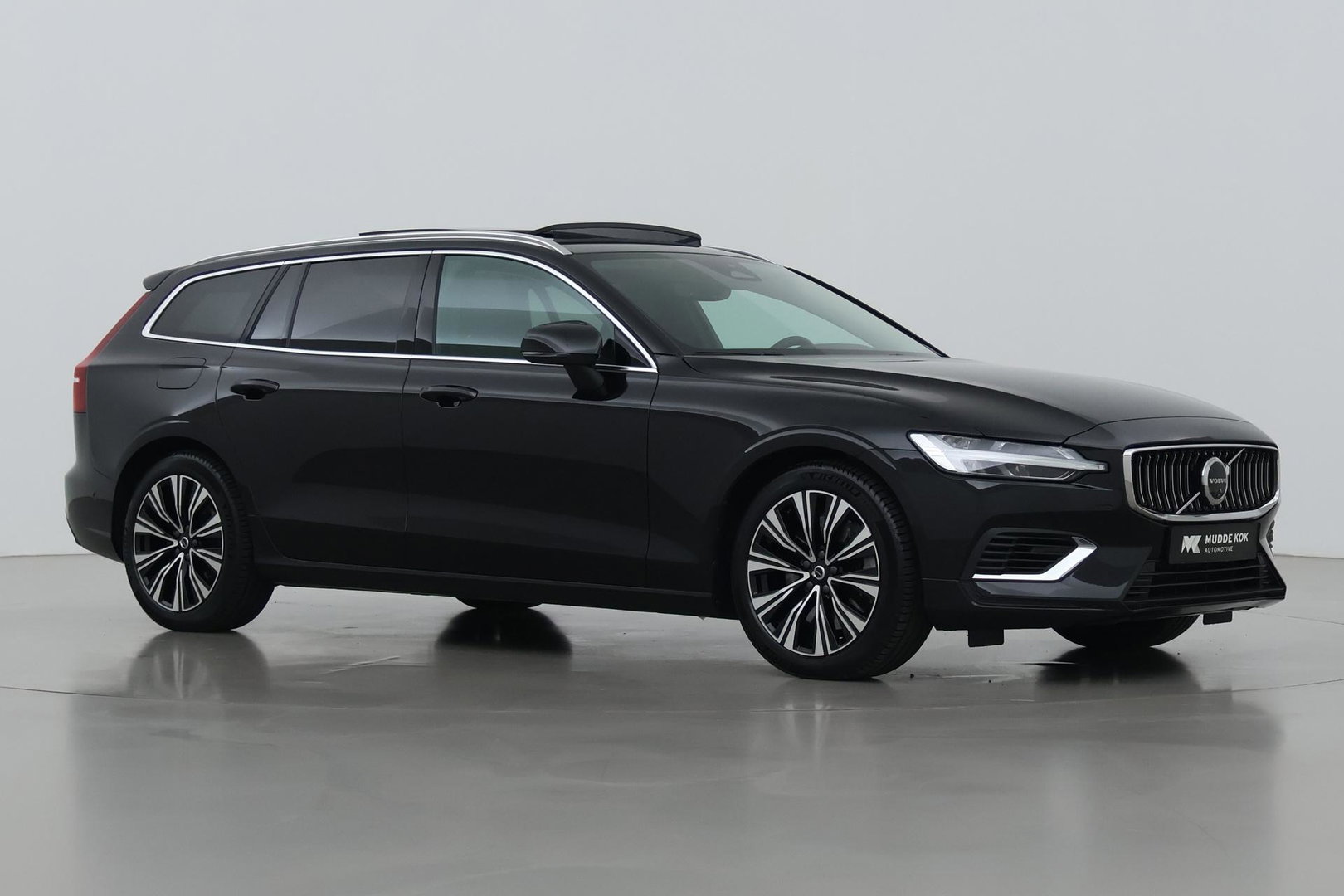 Volvo V60 T6 Plug-in hybrid Plus Bright | ACC | Panoramadak | 360° Camera | Head-Up | Harman/Kardon | Stoel+Stuurverwarming | Keyless | Getint Glas
