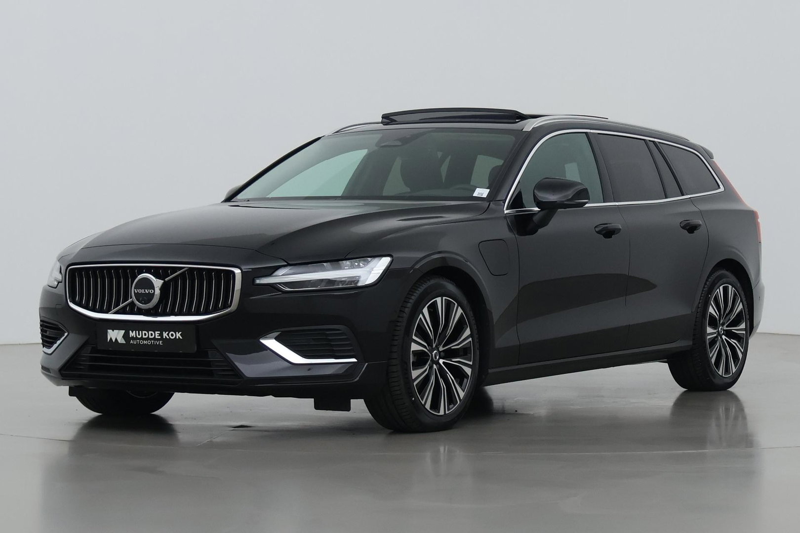 Volvo V60 T6 Plug-in hybrid Plus Bright | ACC | Panoramadak | 360° Camera | Head-Up | Harman/Kardon | Stoel+Stuurverwarming | Keyless | Getint Glas