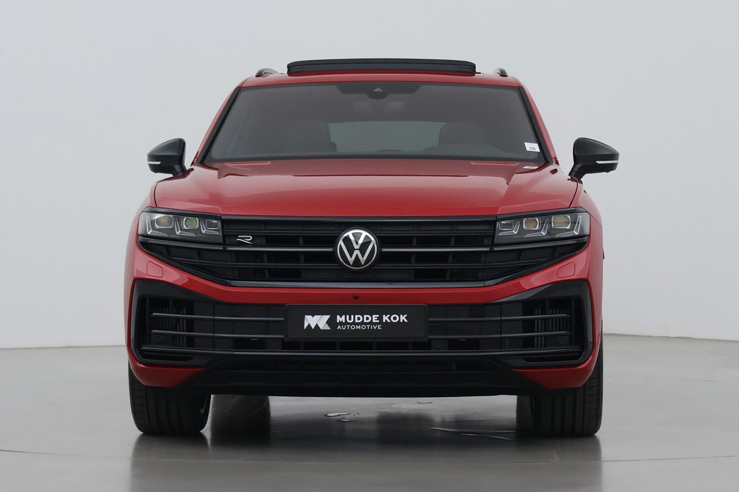 Volkswagen Touareg 3.0 TSi eHybrid 4MOTION R | FINAL EDITION | Luchtvering | Trekhaak | Panoramadak | Dynaudio | 360° Camera